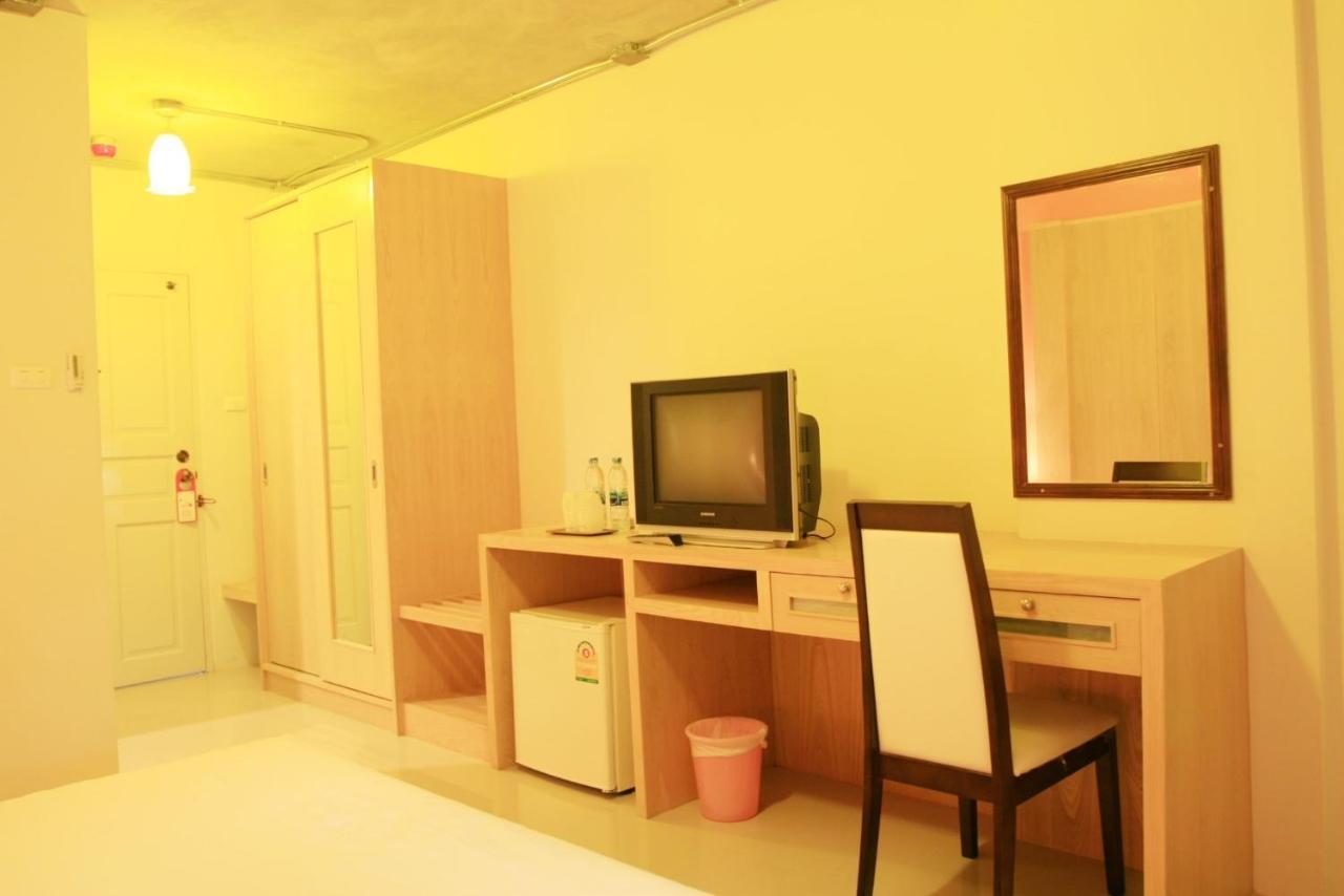 Bansabai Sabaidee Service Apartment Банкок Екстериор снимка