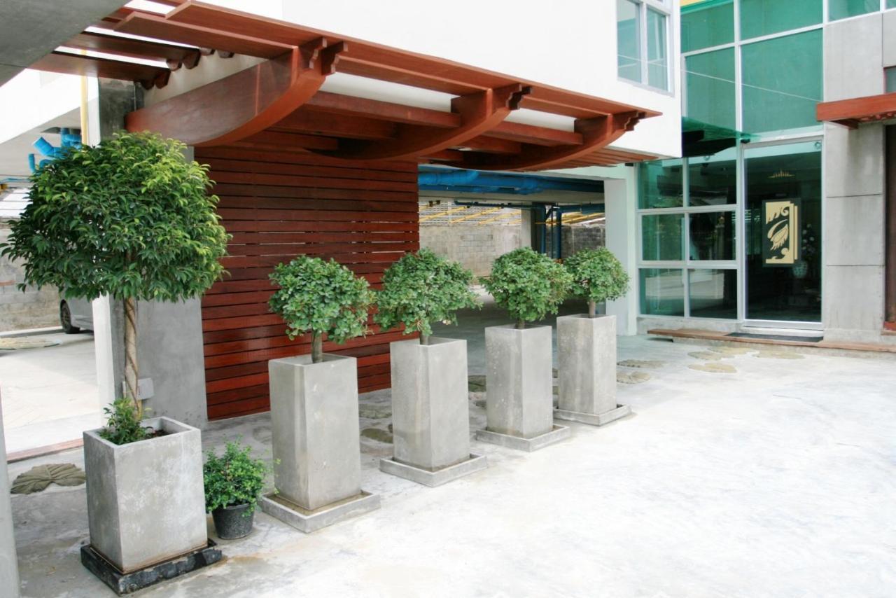 Bansabai Sabaidee Service Apartment Банкок Екстериор снимка