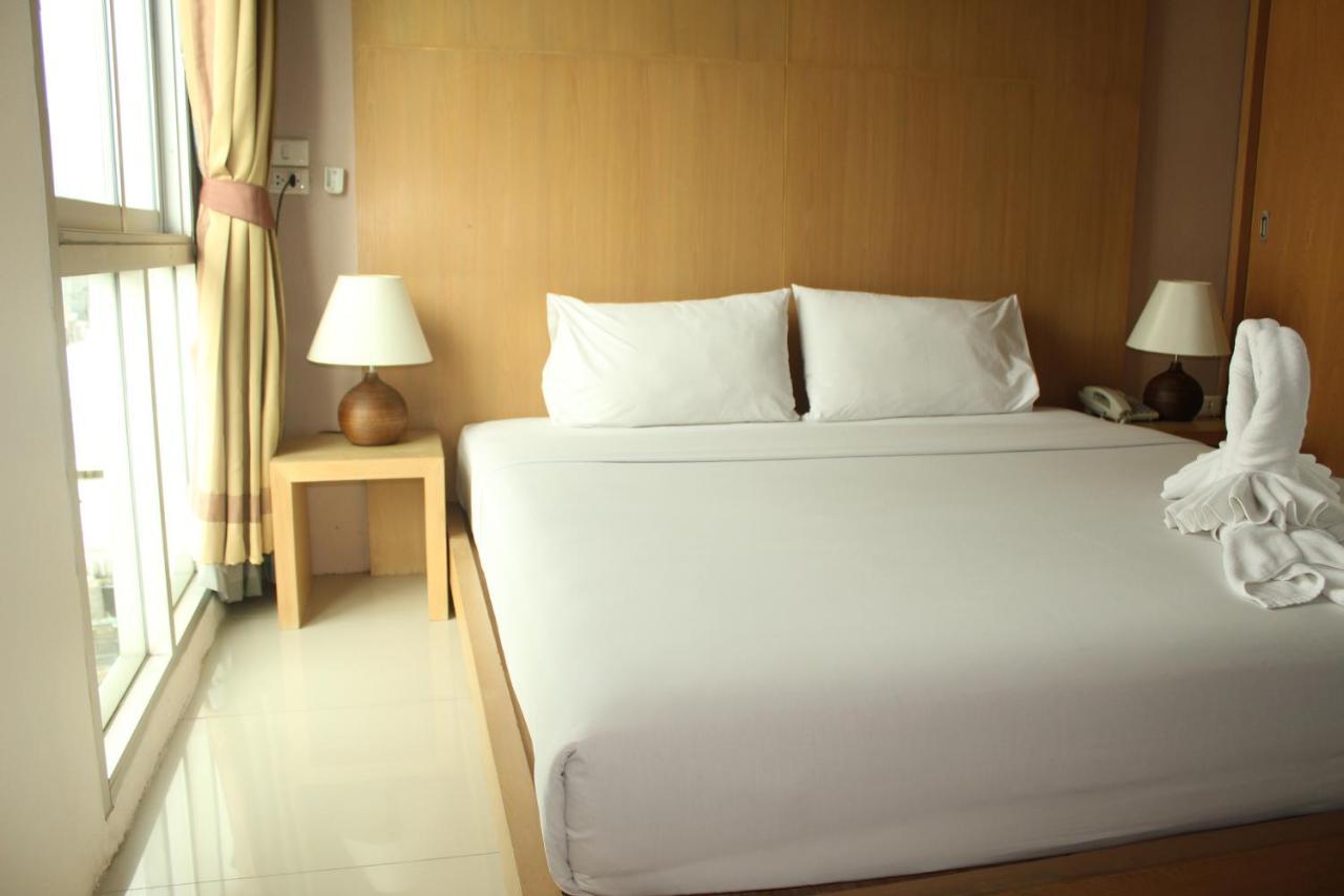 Bansabai Sabaidee Service Apartment Банкок Екстериор снимка