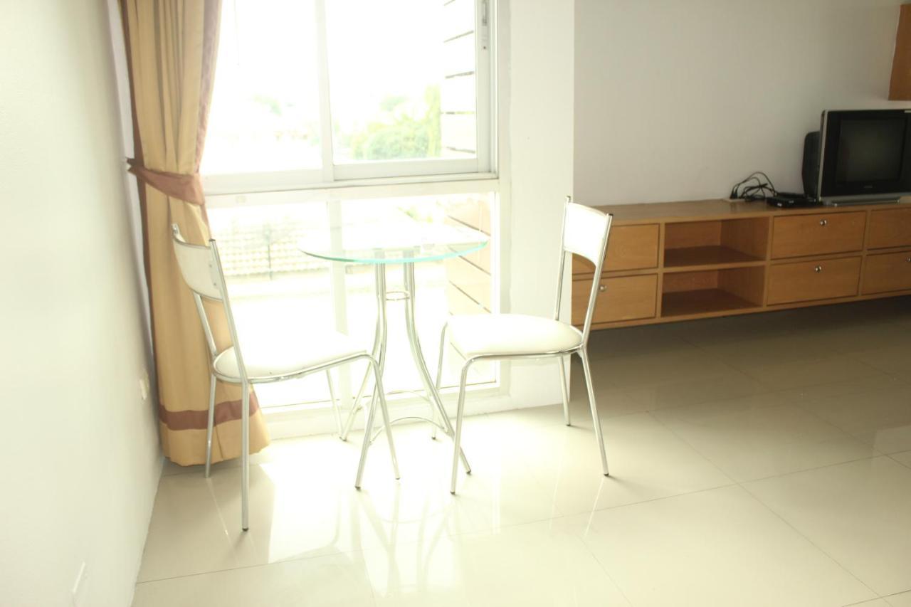 Bansabai Sabaidee Service Apartment Банкок Екстериор снимка